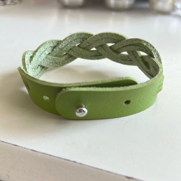 Braided PU Leather in GREEN! NWT - Picture 2 of 3